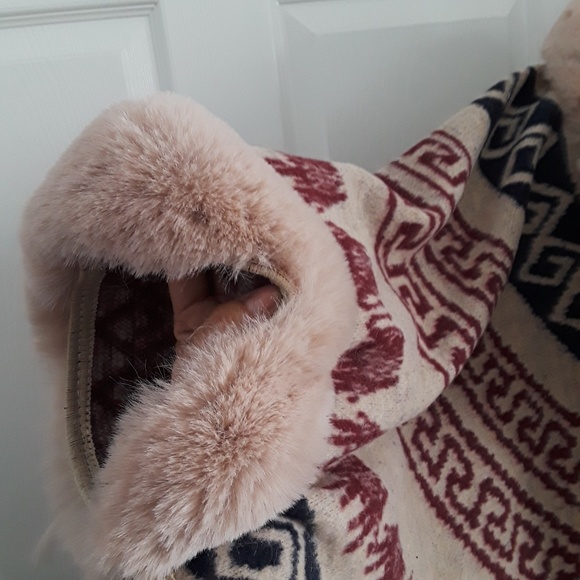 FHASION COLLECTION PONCHO SIZE. one size - Picture 3 of 8